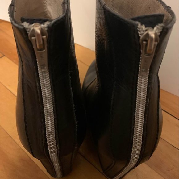 Designer navy leather zip-back wedge ankle boot - Picture 2 of 4